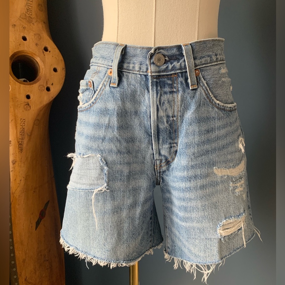 Levi’s 501 shorts. Size 26